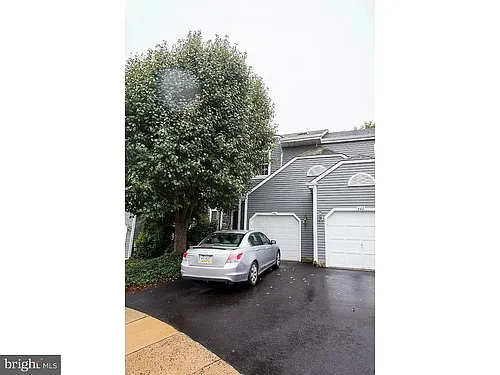 141 Summerhill Ct Photo 1