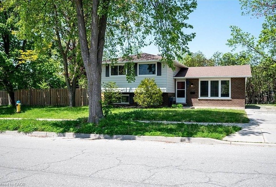 1st image of 152 Macgregor Cres
