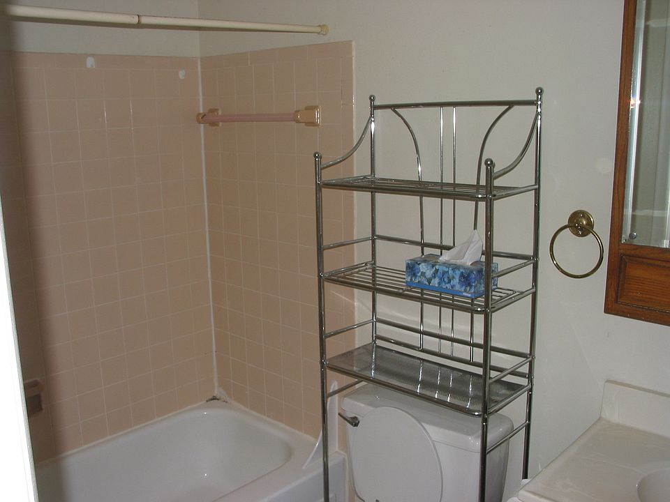 2nd image of 3368 Woodburn Rd APT 21