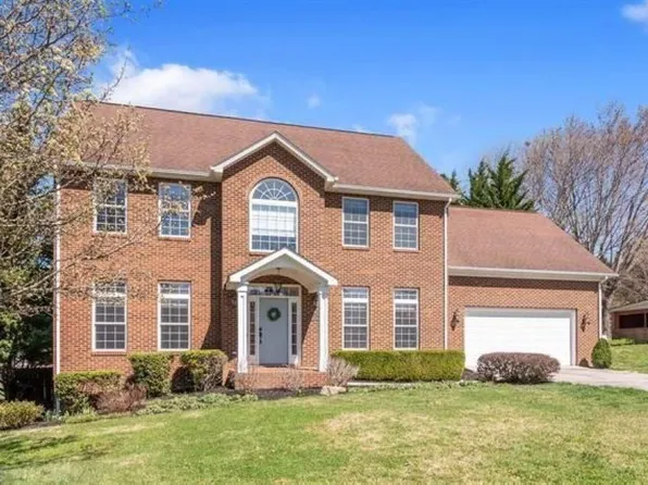 401 Hearthstone Dr, Blacksburg, VA 24060