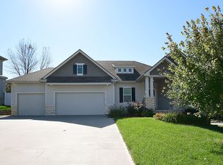 19527 Shadow Ridge Dr, Omaha, NE 68130