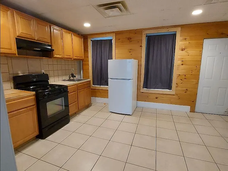 21 Main St — Photo 1