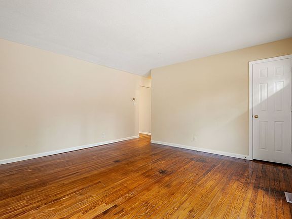 4th image of 1613 South St