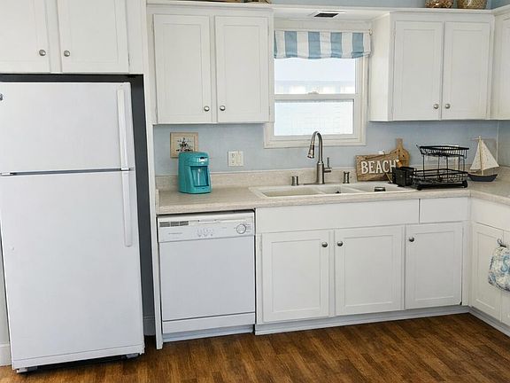 2nd image of 10685 Blackburn Pl #9