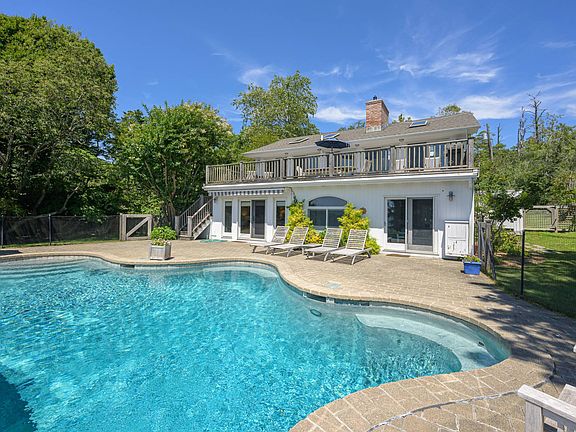 5th image of 6 Peconic Rd