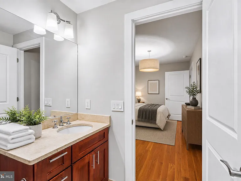 215 I St NE #103 — Photo 13