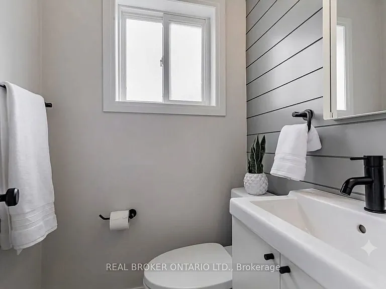 25 Newlin Cres #UPPER — Photo 6