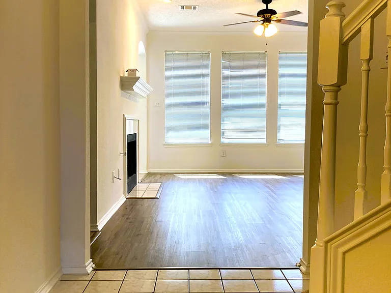 2078 Belvedere Dr — Photo 3