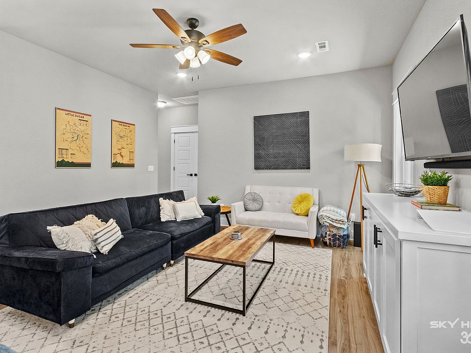1st image of 11 Burnham Dr