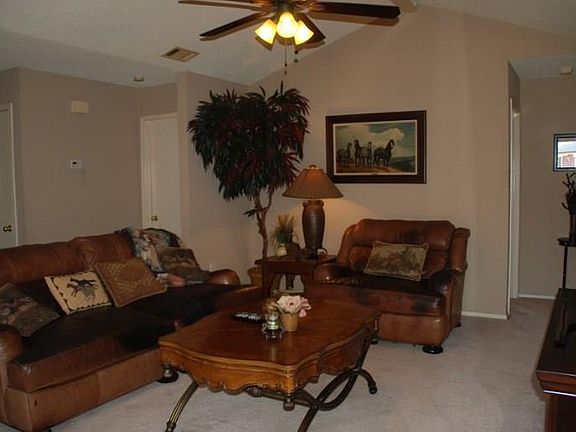 5th image of 1103 Glen Creek Dr