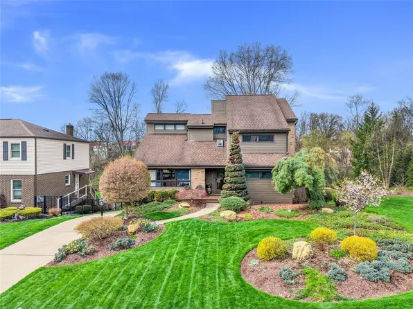 2698 Bethel Crest Dr, Bethel Park, PA 15102