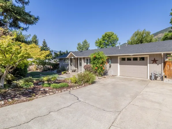 122 Swarthout Dr, Grants Pass, OR 97527