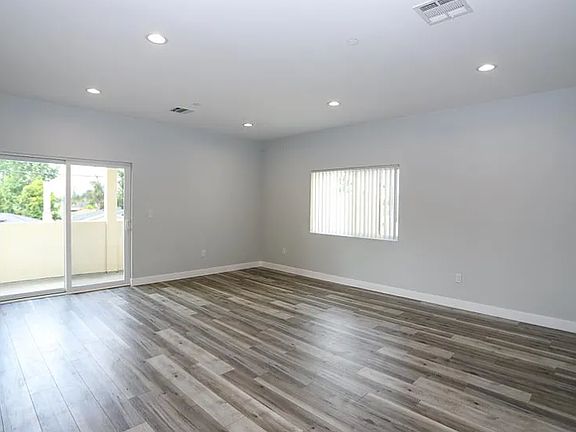 4th image of 12610 Vanowen St #2