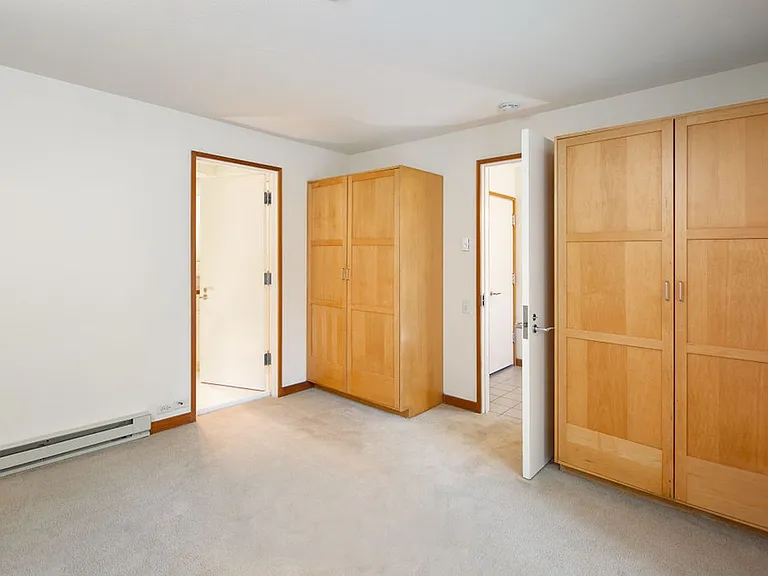 1059 Union St — Photo 11