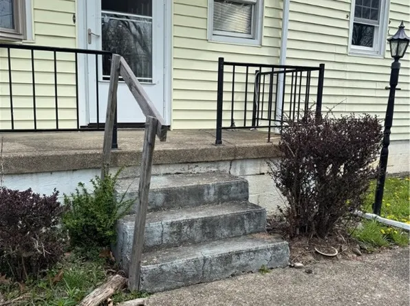 109 Ivans Ln, Tarentum, PA 15084