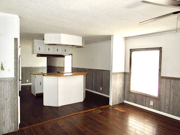 5th image of 28262 Pecan St