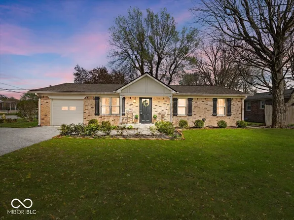390 Lakeview Dr, Noblesville, IN 46060