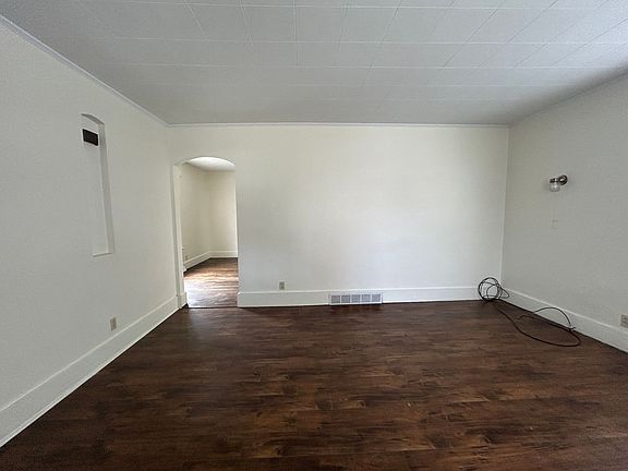4th image of 226 Park St