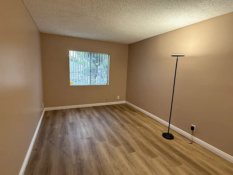 920 W Adams Ave — Photo 16