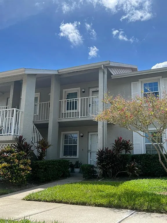 2 bed, 2.0 bath, 835 sqft, $2,000 — Photo 2