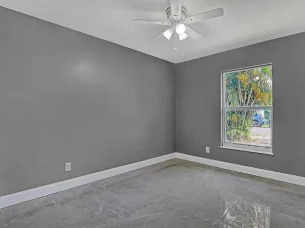 324 W 5th Terrace, Pahokee, FL 33476