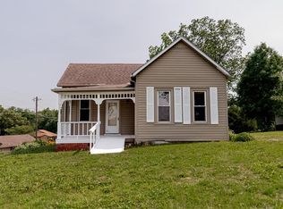 713 N 13th St, Atchison, KS 66002