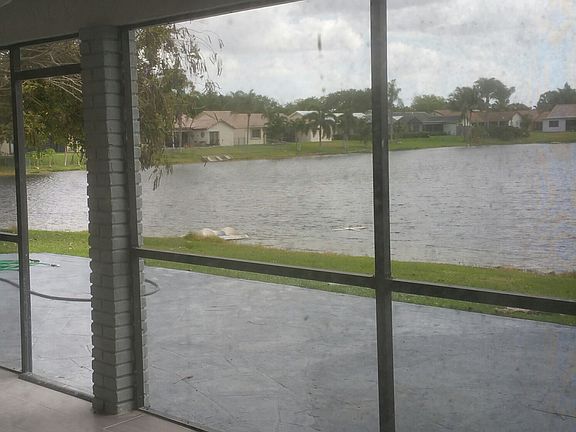 3rd image of 604 NW 106th Ave