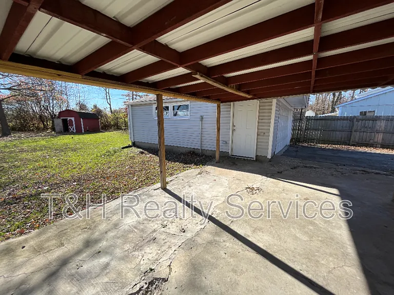 3611 Chateau Ln — Photo 18