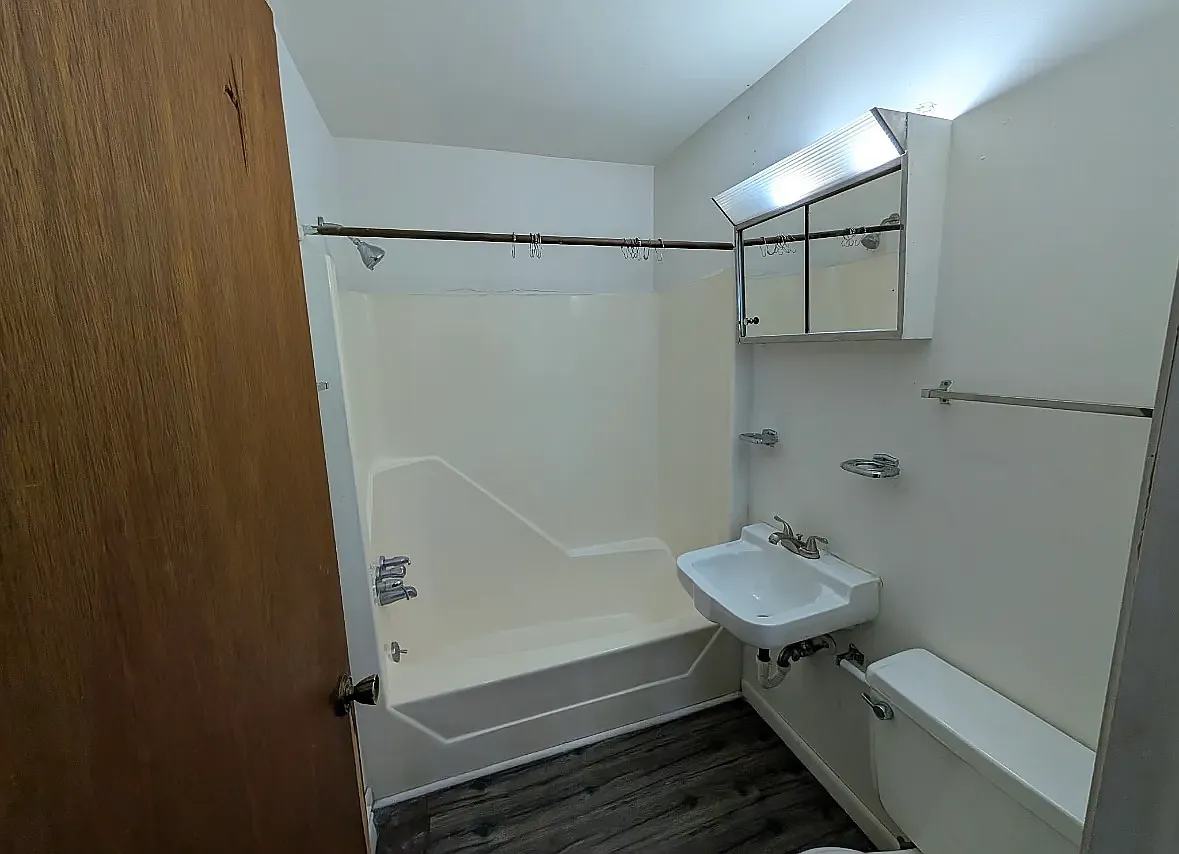 2 bed, 1.5 bath, 1000 sqft, $775 — Photo 4