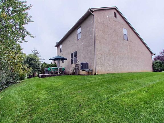 3rd image of 8622 Shelbyville Pl