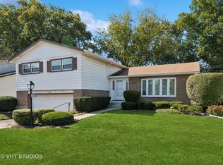 1308 N Burning Bush Ln, Mount Prospect, IL