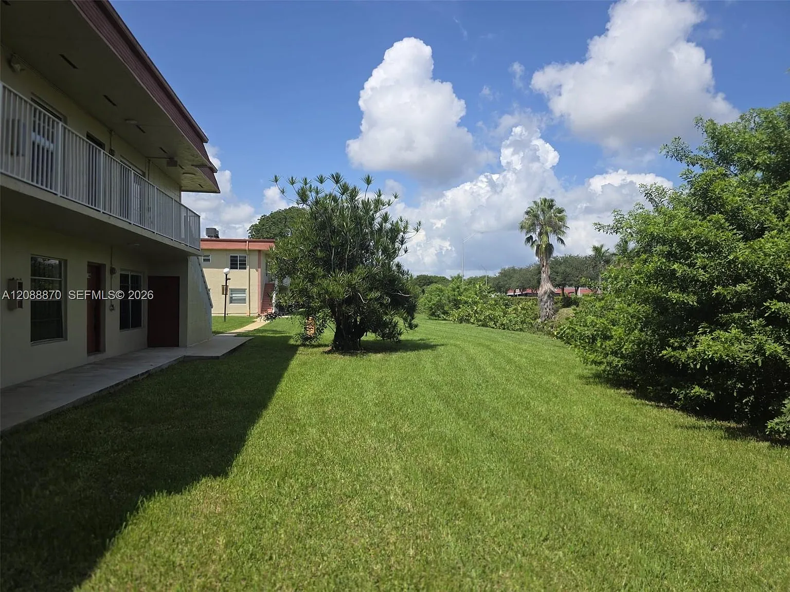 Royale Green Condo 5 — Photo 4