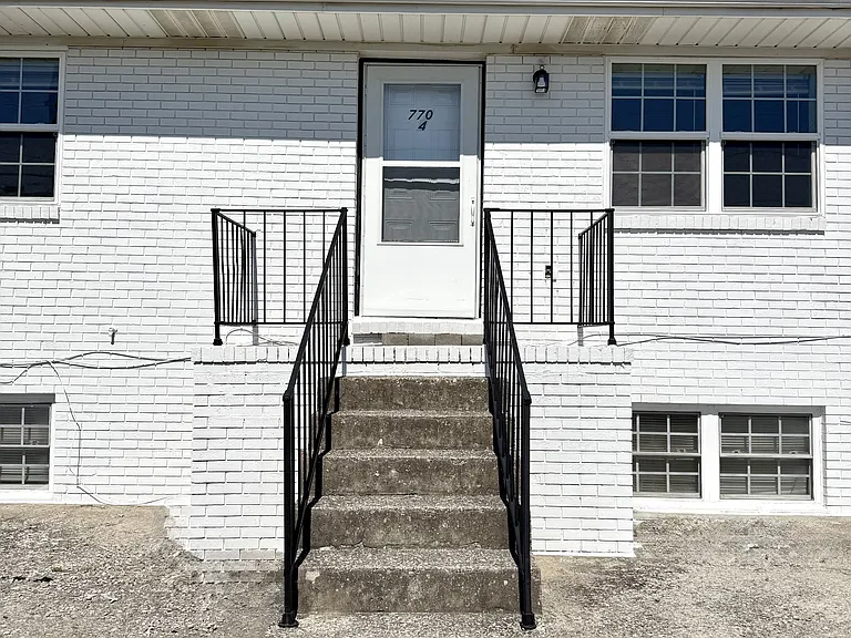770 Deerfield Ln — Photo 1