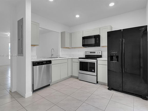 5th image of 540 NE 5th Ter