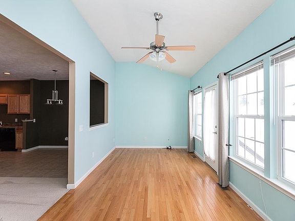 4th image of 113 River Rock Way