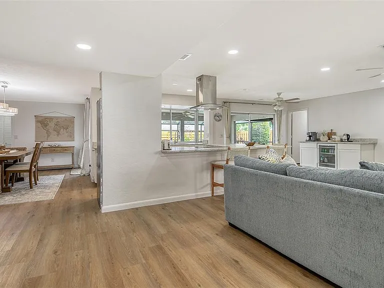 6722 Roxbury Dr — Photo 9