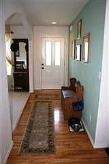 Entry w/ harwood floors