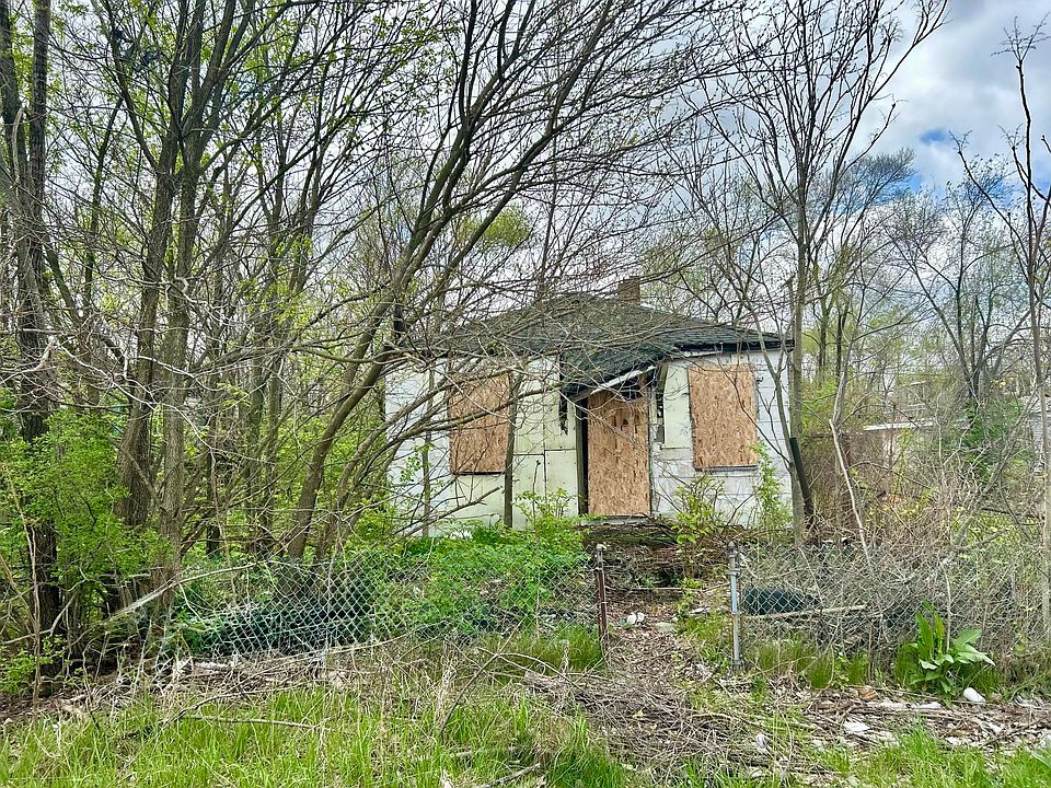 2nd image of 2468 Maryland St