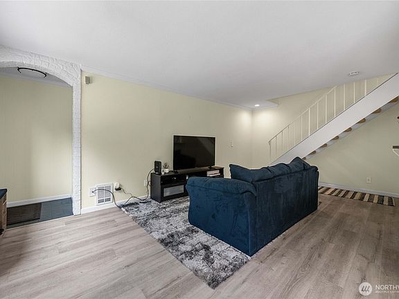 4th image of 2822 Garden Court #B