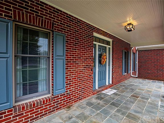 3rd image of 102 Stone Creek Dr