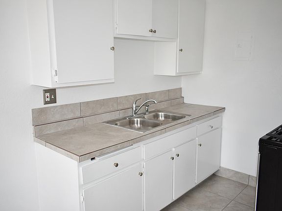 5th image of 4234 Montclair St APT 209