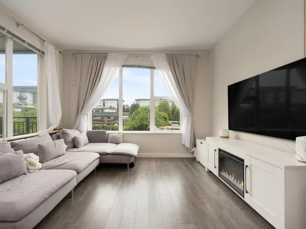 9388 Tomicki Ave #215, Richmond, BC V6X 0C4