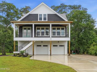 305 Landon Ln, Sneads Ferry, NC 28460