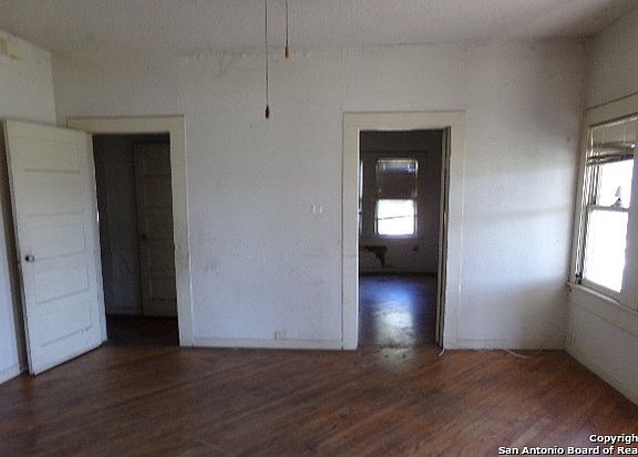 3rd image of 9919 Teal Ave