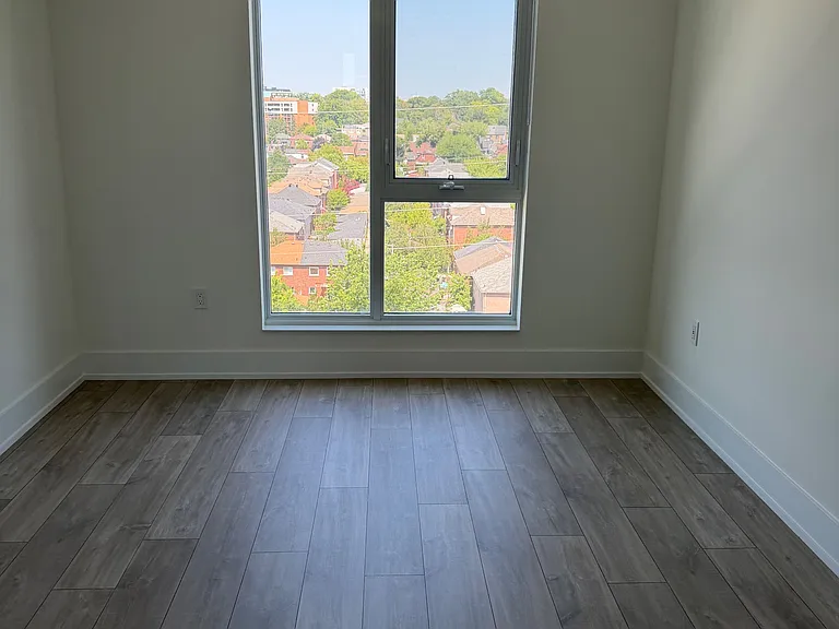 858 Dupont St #822 — Photo 11