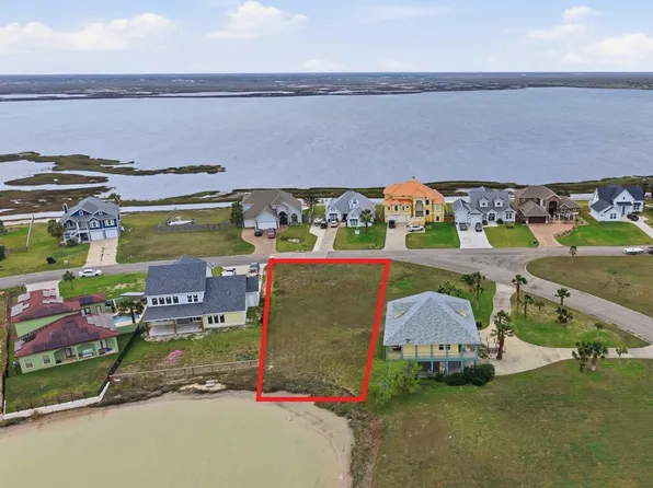 31 Southpointe Cir, Rockport, TX 78382