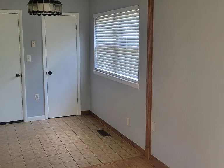 2421 Sandra Dr — Photo 11