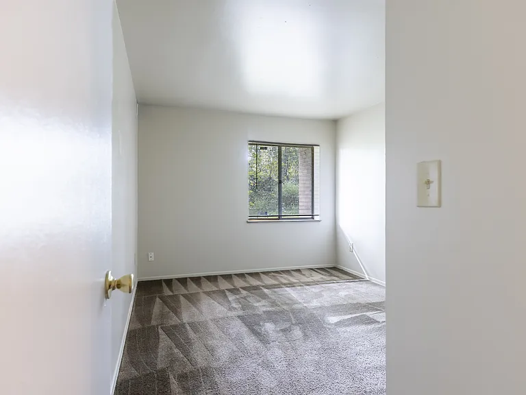 Versailles Castle Apartments — Photo 9