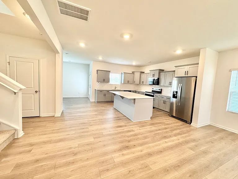 116 Cougar Ln — Photo 3