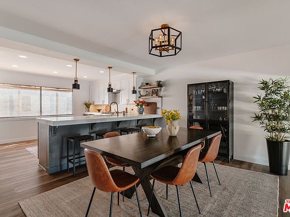 4th image of 18348 Collins St Unit C